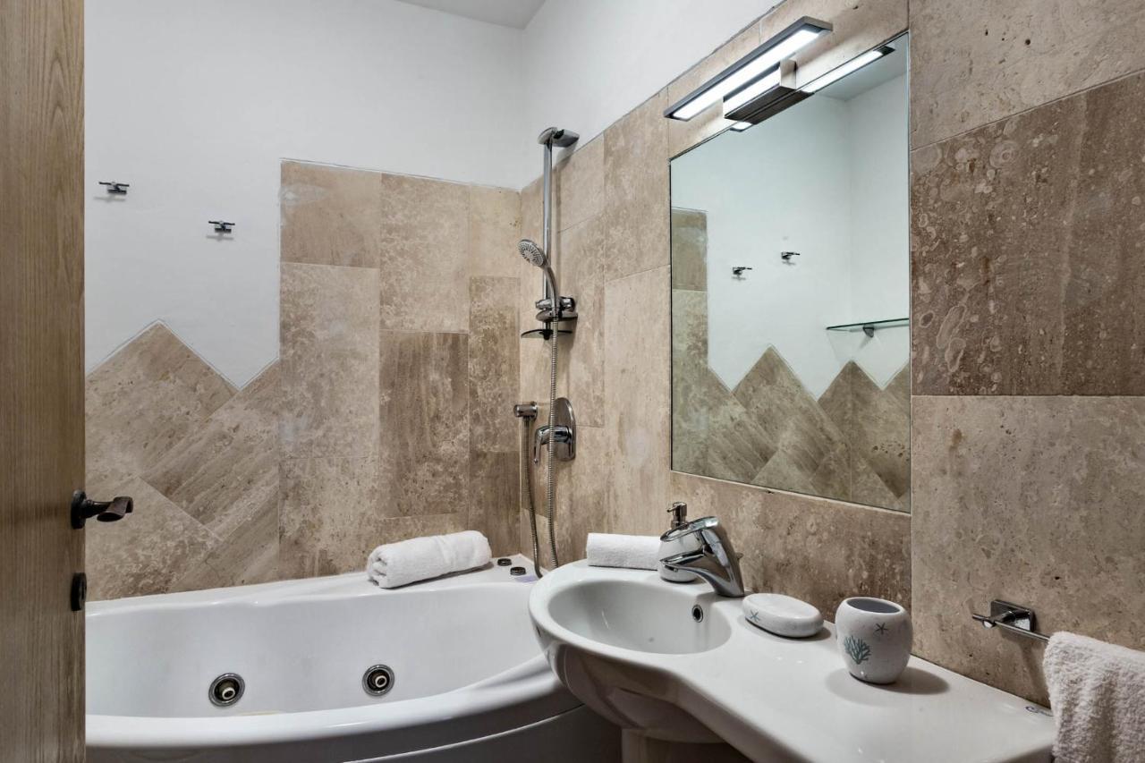 Iconic Luxury Suites Abbiadori Exterior foto